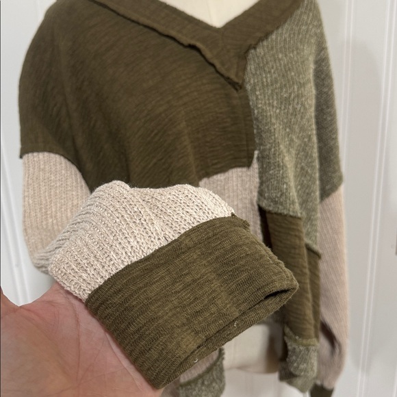 POL Olive and Beige V-Neck Sweater - Picture 5 of 9
